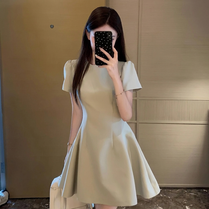 Elegant Short-sleeve Dress That Makes Petite Figures Look Taller