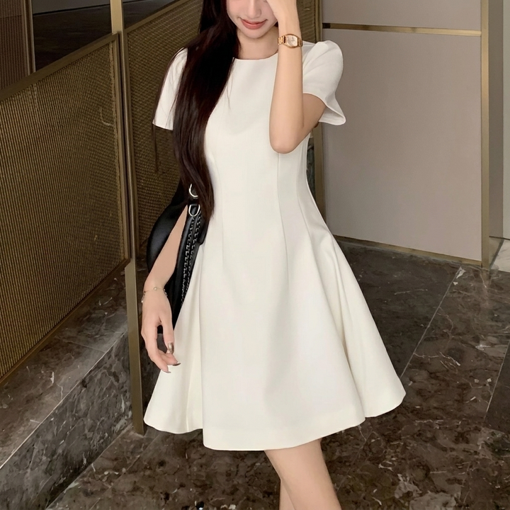 Elegant Short-sleeve Dress That Makes Petite Figures Look Taller